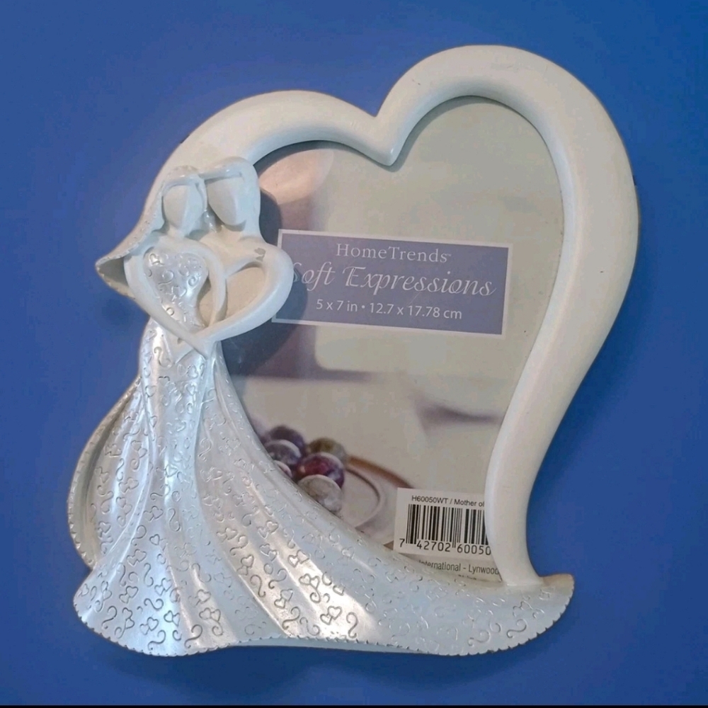 Home Trends 5 X 7"  Pearlized Natural White Resin Wedding Frame Engraved Hearts